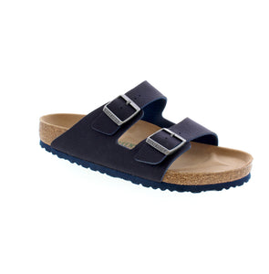 Experience the timeless design of the Birkenstock Arizona Vegan. Made with skin-friendly and 100% vegan materials, this classic sandal is a sophisticated and cruelty-free choice. Enjoy the coordinating outsole and matte finish that mimics natural leather. 
