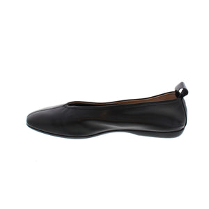Look no further for the perfect flats! Comfy and stylish, these double-stitched ballet flats have a pull tab for a fit that's effortless and ready for anything. Handcrafted in Spain, these are your go-to flats that'll have you turning heads!