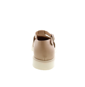 Step into style and comfort with the Wonders B-9122 closed-toe fisherman sandal. Made of cream pebbled leather and set on a low-profile rubber sole, these shoes are both trendy and practical.