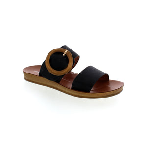 Elevate your summer style with Los Cabos Damani. These slides feature a trendy wooden buckle and adjustable strap, providing both fashion and comfort. Perfect for a casual look, these slides will be your go-to sandals all season long!