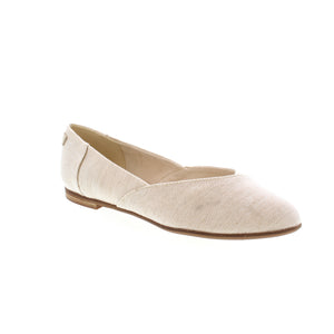 The Jutti Neat Ballet Flat is perfect for any occasion. Designed with an earth-friendly OrthoLite® Eco LT Hybrid™ Insole, your feet will stay comfortable for all-day wear.