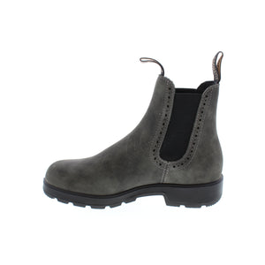 Blundstone 1630 chelsea boots are designed with rustic leather and brogue accent details. Made with comfort and durability in mind, these boots are ready to tackle any adventure.