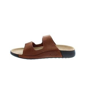 The Ecco 2nd Cozmo slide features FLUIDFORM™ technology and is crafted with soft full-grain leather joined to a flexible sole to create a one-piece slide. Featuring PU midsole, adjustable straps - these slides offer Scandinavian style while offering unbeatable comfort.