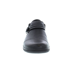 The Cheyn Madi features a genuine leather upper with a unique button and loop closure. Elasticized panelling ensures easy on/off access, and a rubber outsole provides great traction. Shoe comfort has never been so easy!