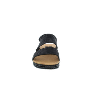 Featuring espadrille-like braiding and ropey carvings, Reef's Water Vista sandals provide a modern, stylish look that will keep you looking your best all season long. The water-friendly materials mean these sandals are easy to maintain, so you can enjoy your favorite beach days with minimal effort.