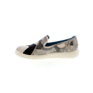 Cloud Fa's Graphite Clochs are a stylish and comfortable slip-on shoe made from luxurious Italian leather. Their patchwork design is super soft, and their comfortable cushioned insoles offer arch support for all-day wear.