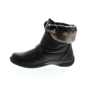 Keep your feet toasty with the Gill 2 boot from Wanderlust. Designed with a rollable collar, this waterproof boot is cold rated to -20°C and will keep your feet gripping in the snow.  