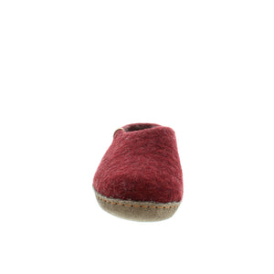 The Wool Makalu slipper is handmade in Nepal and is crafted from wool to help regulate temperature and keep feet comfortable in a lightweight and flexible slipper bootie. Equipped with EnergySole™ for shock-absorption, this slipper ensures all of the small muscles in your feet are working together for excellent support wherever you go.