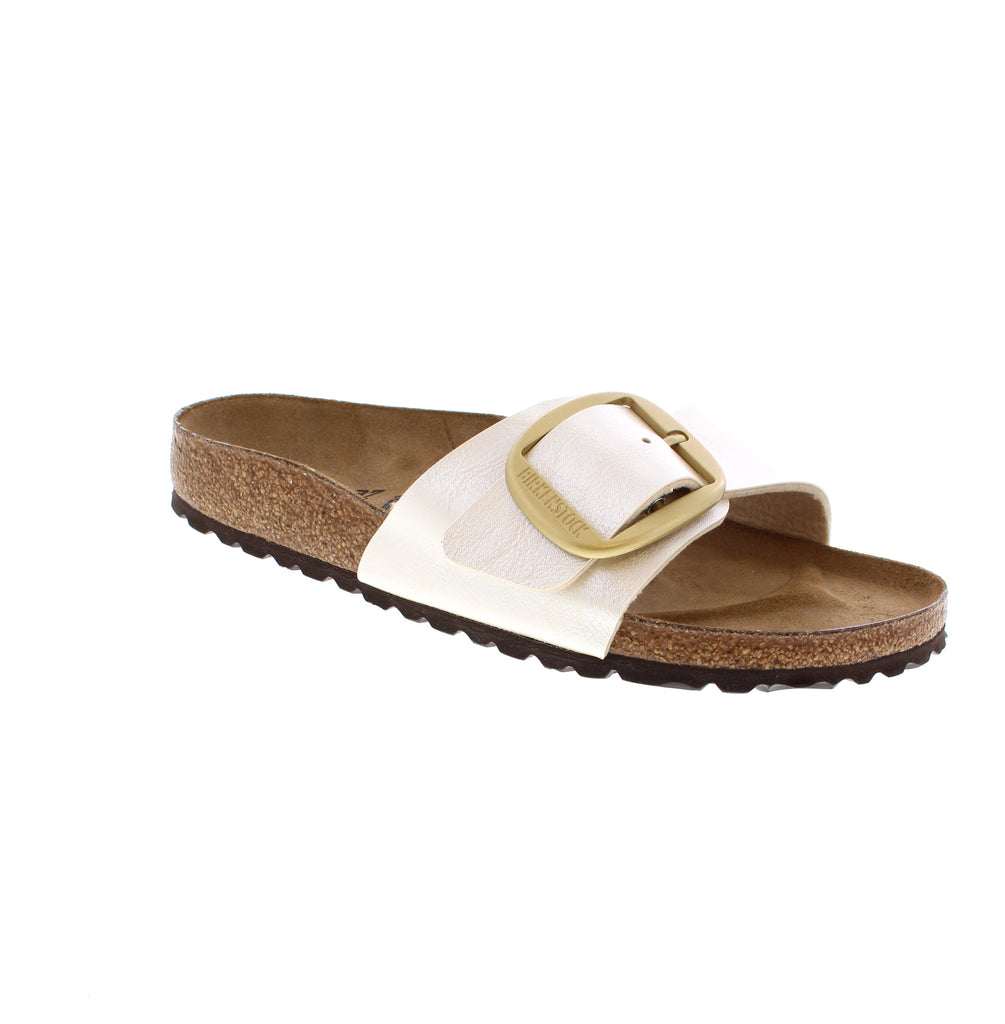 The Birkenstock Madrid has a single strap, refined buckle, and contoured cork footbed to create a slide that embodies decades of expertise. Featuring durable Birko-Flor upper and a lightweight EVA sole. A summer essential to add to your everyday summer outings.