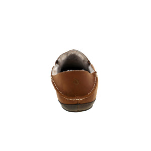 The Moloā Slipper by OluKai is designed for ultimate relaxation. Crafted with premium nubuck leather, soft shearling and OluKai's signature comfort, this slipper is perfect for all-season wear. Enjoy lasting comfort and maximum support with these stylish slippers.