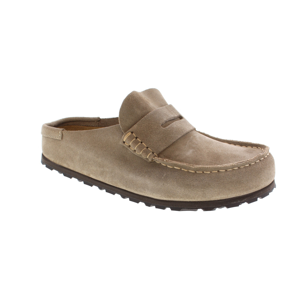 The Birkenstock Naples 2.0 in Concrete combines moccasin-style craftsmanship with modern comfort. Its soft suede upper complements the unique classic stitching, while the cushioning midsole ensures lasting support. Equipped with a rubber grip sole, this clog offers reliable traction, making it an ideal choice for everyday wear with refined comfort and durability.