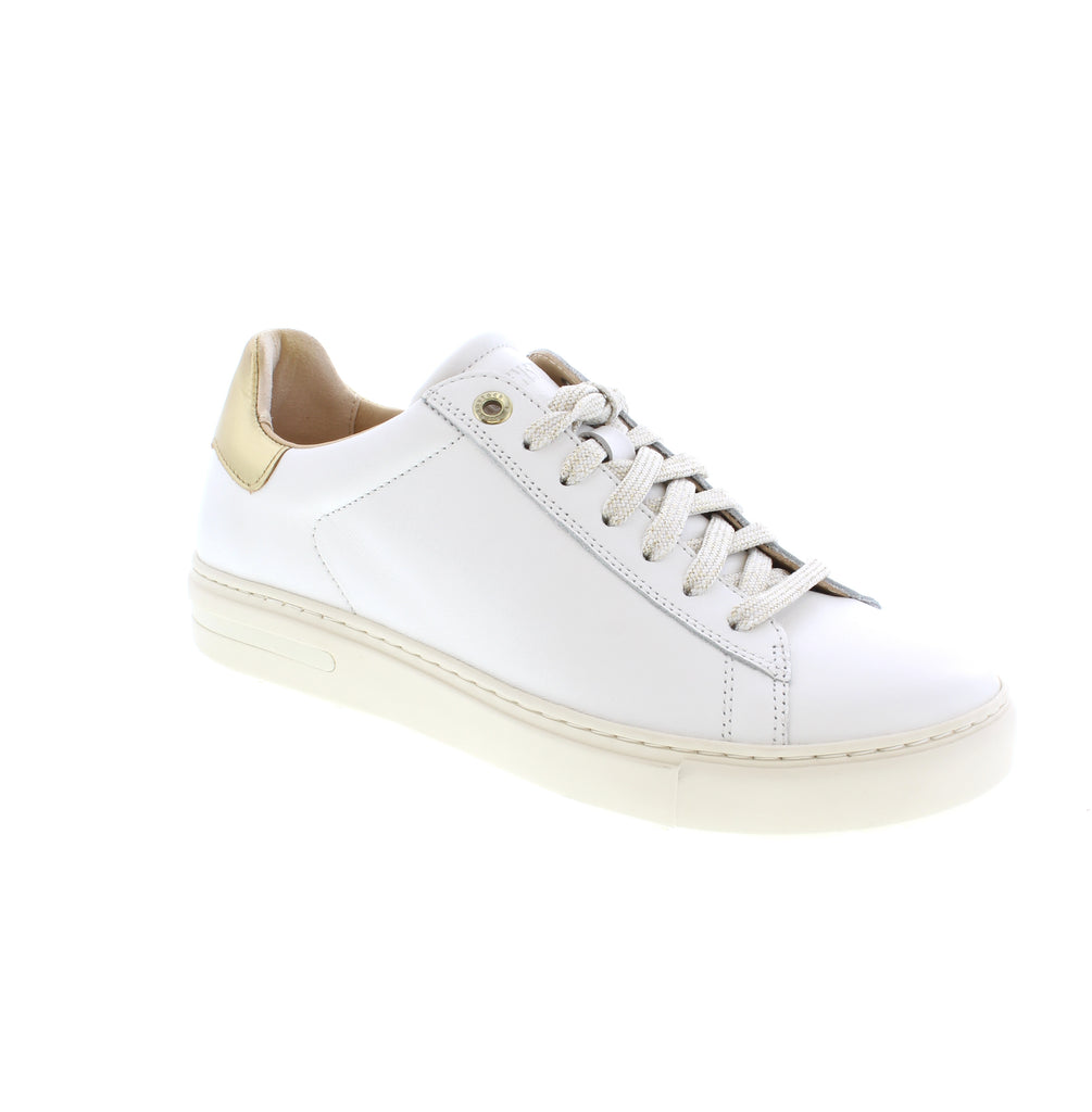 The Bend Low sneaker offers a timeless design that can be worn with almost anything. This casual sneaker's midsole is crafted from polyurethane and cork to ensure shock absorption. Featuring a breathable microfiber lining and high-quality, soft natural leather, your feet will look and feel great!