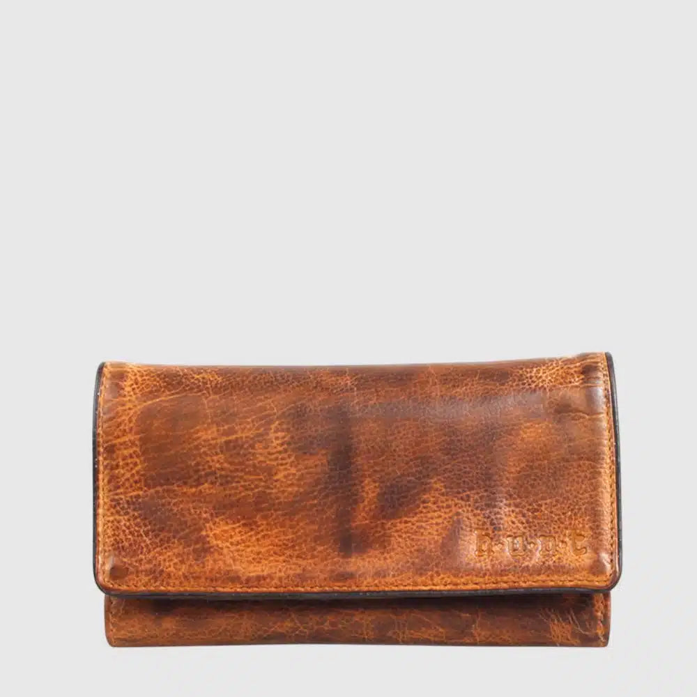 The HUNT Wallet 66150 is made from washed natural leather. This wallet offers ultimate flexibility and durability while still maintaining the classic quality of hunt leather. With card slots, transparent ID window, and a double compartment for paper money, you'll have everything you need in one stylish accessory.