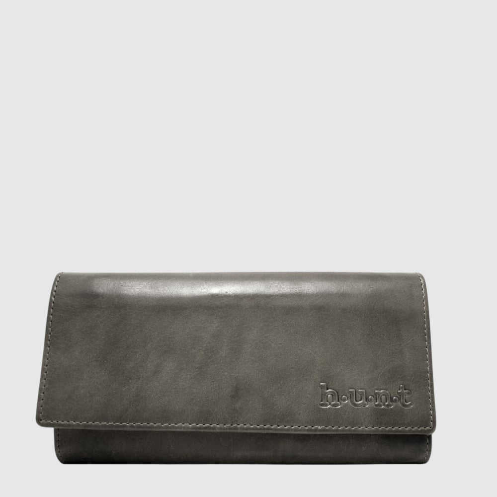 The HUNT Wallet HU204740 is made from natural leather. With card slots, transparent ID window, and multiple compartments, you'll have everything you need in one stylish accessory.The RFID protection is built right in to this wallet.