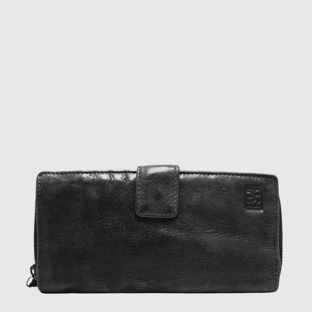 This hunt wallet will keep you organized in style. The multiple card slots with snap closure and money pockets with zip closure will keep your items secure.