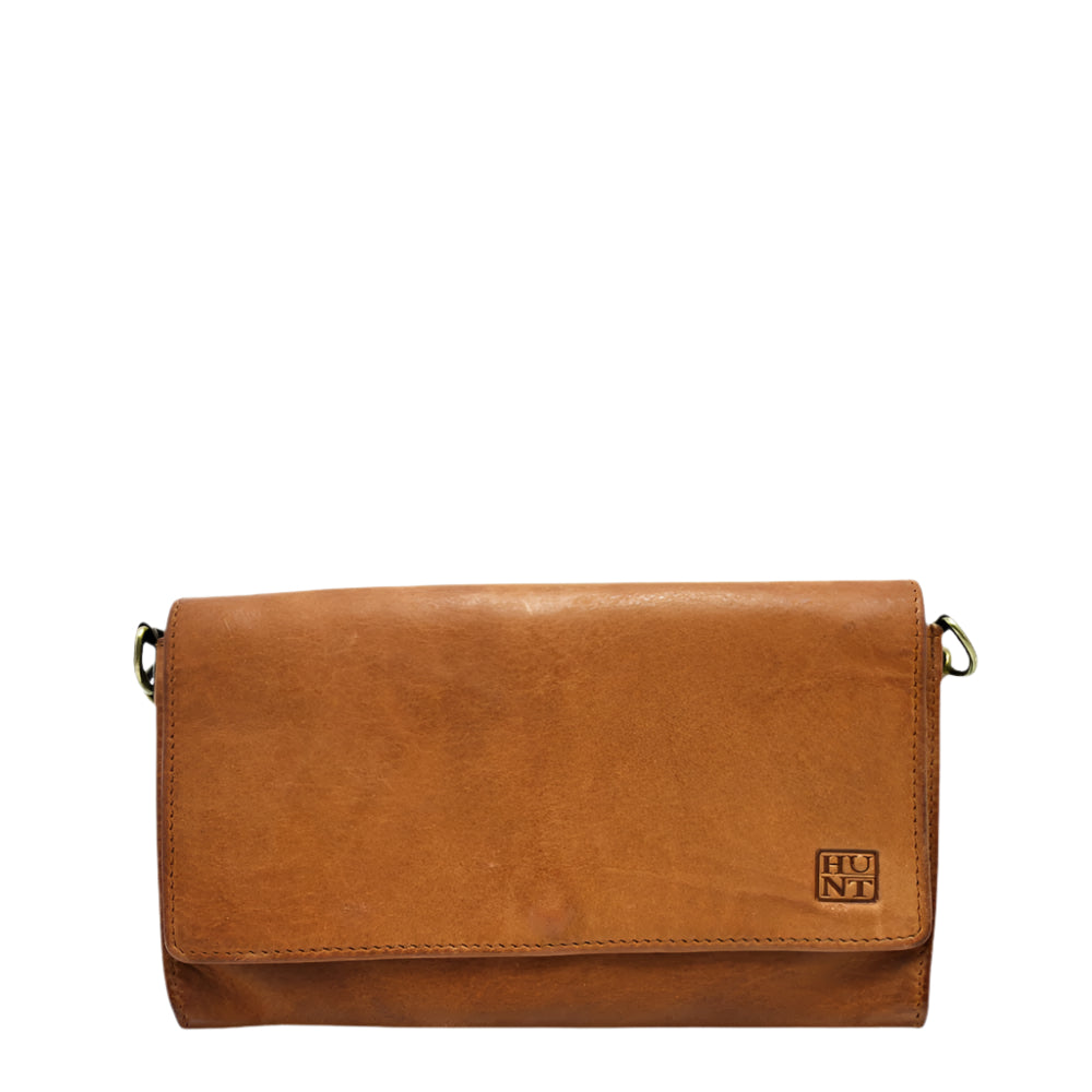 The versatility of the Hunt HU228645-122 bag makes it ideal for daily use. Its spacious design allows for efficient storage and safe transportation of all your personal items, making it the perfect choice for a functional purse.