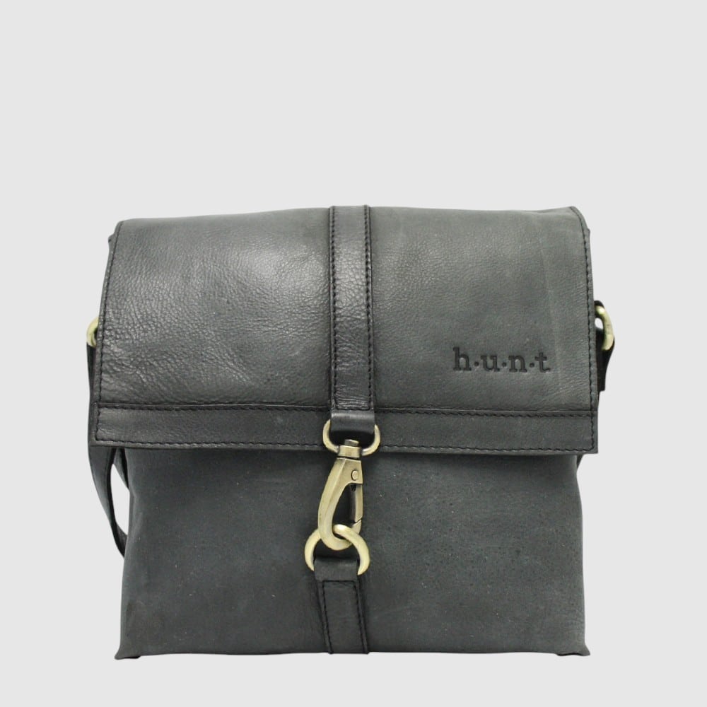 The HUNT HU544366 leather handbag offers functionality and style with its genuine hunt leather and top flap closure with a stylish clip.