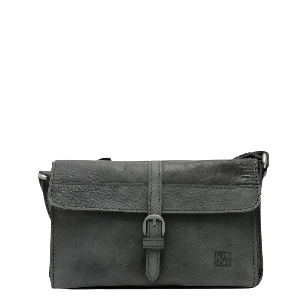The Hunt HU559566-80 bag offers unparalleled versatility for your daily needs. With its spacious design, it efficiently stores and safeguards all your personal items, ensuring a functional and stylish purse for any occasion.