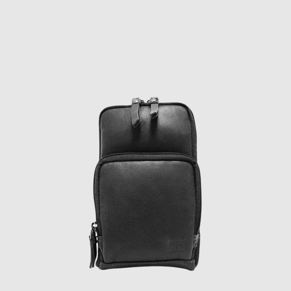 The HUNT HU958947 leather mini sac offers functionality and style. The full zip around compartments make accessing your essentials easy. Handy phone pocket with a snap closure.