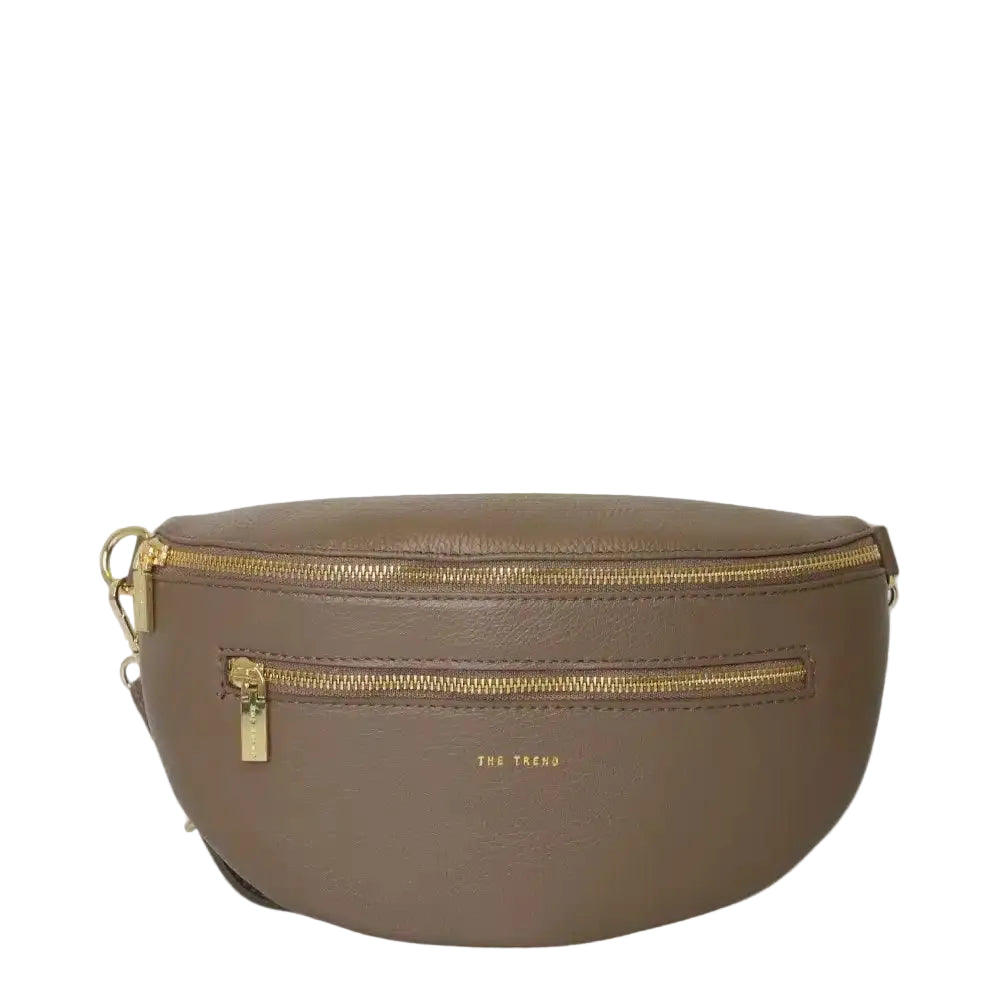 The Trend 135578, also called the Cappucina, is a premium Italian leather belt bag that transitions seamlessly from waist wear to crossbody carry. Its distinctive half-moon shape molds to your body for all-day comfort. Compact and practical makes it a great choice for travel or everyday use.