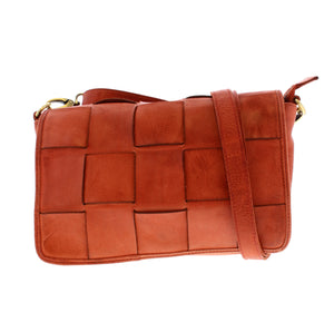 The Milo Matera is a stunning, handmade patchwork bag crafted from the finest quality cowhide leather. The leather is carefully tanned and dyed, then placed in wooden barrels for a gentle washing process, resulting in soft, lightweight leather. Perfect for any occasion.