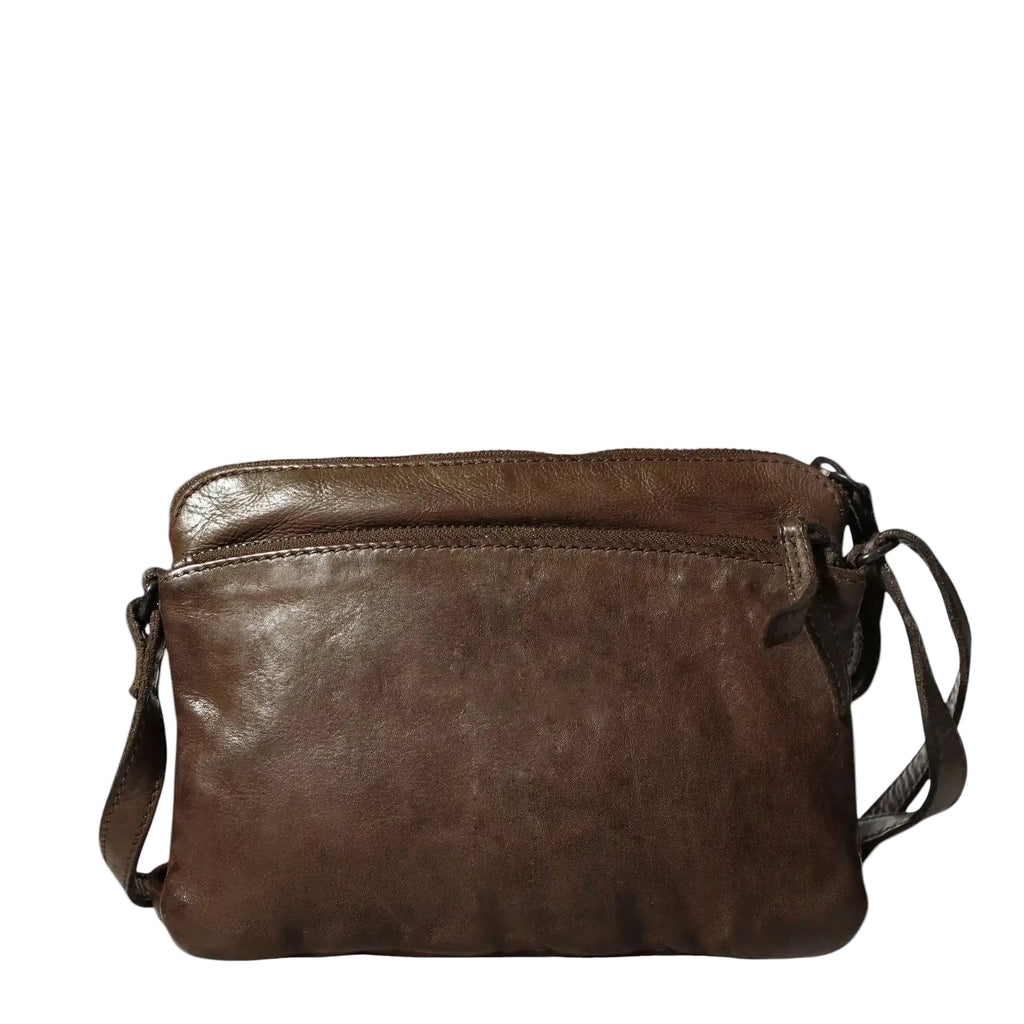 The Trend 22334 handbag is the "Mary Poppins" of bags! With enough room to carry all of your essentials plus room for more, you'll love this bag when you need to pack all your things securely!