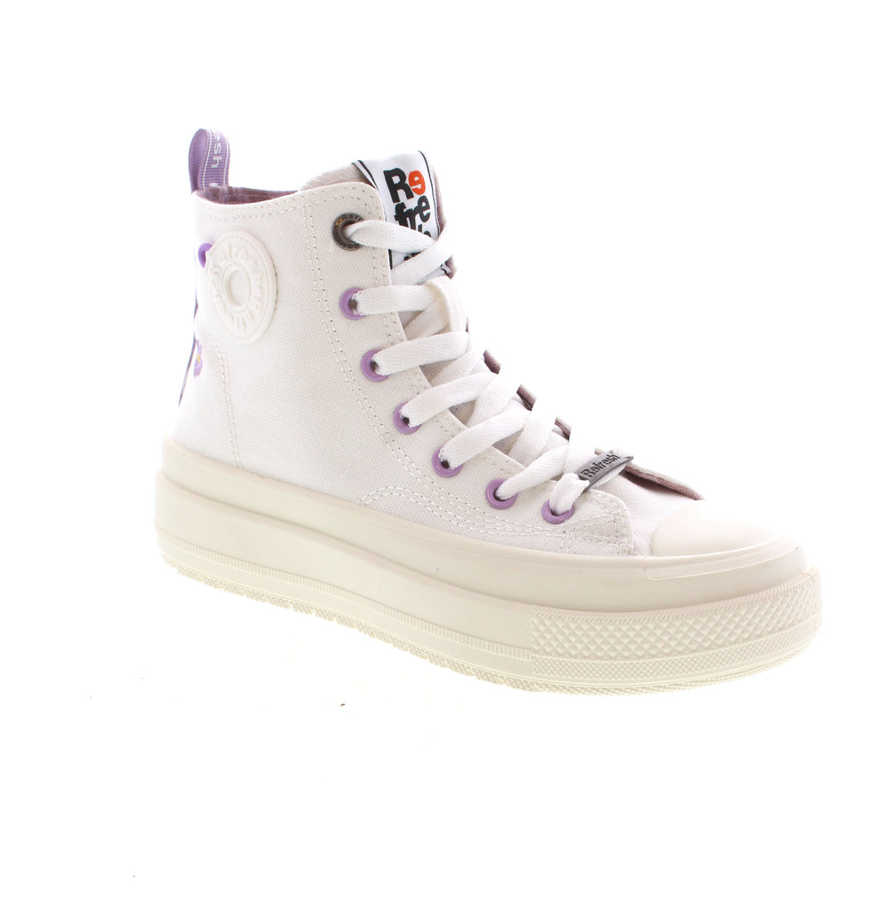 Elevate your style with Refresh high-top sneakers. These trendy shoes add a touch of fashion to any outfit and provide ultimate comfort for any occasion, from brunch to shopping. Don't compromise on style or comfort, get both with Refresh Sneaker high-tops.