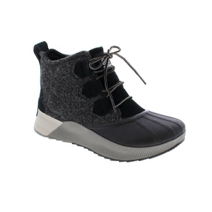 Sorel's best-selling Out 'N About III Classic boot features a suede and felt upper, standout style, and all-day comfort. A thick sole with enhanced traction helps keep you elevated above the elements in this fashionable rain boot. 