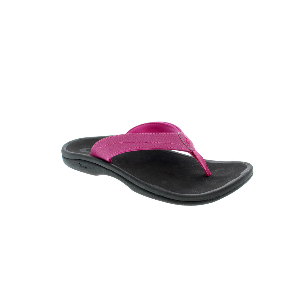 Take the Ohana sandal with you on every summer vacation! This sleek sandal is water-resistant so that you can enjoy the beach! Enjoy the comfort of a soft nylon toe-post. EVA midsole ensures a supportive fit, while the non-marking rubber outsole provides a sure footing no matter the terrain.