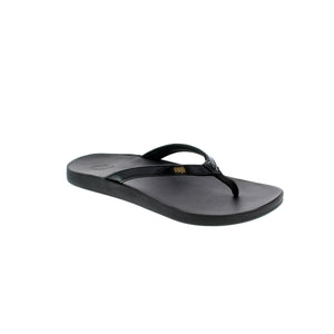 The OluKai Puawe sandal offers a slim, delicate design and all-day comfort. Its versatility makes it perfect for everyday island wear, as well as beach and pool trips - the straps and foam footbed are water-friendly and easy to dry. Enjoy the classic comfort of OluKai for your next adventure.