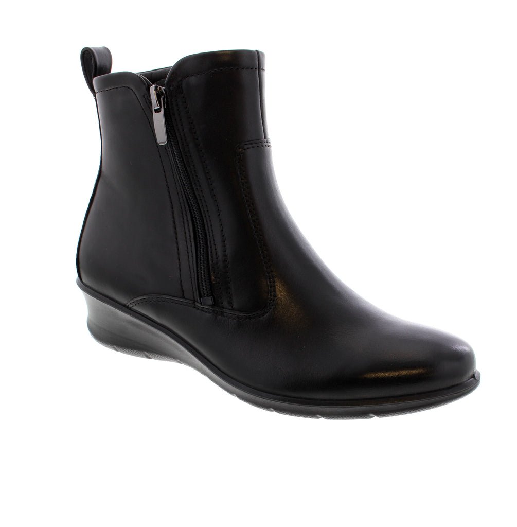 Ecco Felicia Zip Boot delivers everyday comfort with a sleek, minimalist design. The side zip entry makes getting in and out effortless, while premium leather construction ensures durability and style.