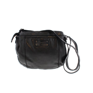 The Trend 22313 is a chic bag that keeps you stylish and organized. This bag has multiple pockets to ensure practicality no matter where you go. Its secure zippered pockets are sure to provide both style and convenience, perfect for a night out or a business meeting.