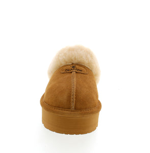 Introducing the Bearpaw Retro Loki - a platform slipper that takes inspiration from the groovy decades of the 70s, 80s, and 90s. Experience ultimate comfort and a touch of nostalgia. Perfect for those who want to embrace retro style in a cozy way.