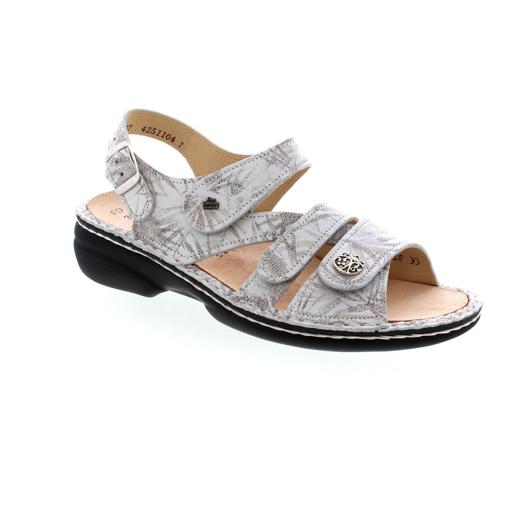 Experience ultimate comfort in Finn Comfort Gomera. With an anatomically shaped cork/latex footbed and 25mm heel, this sandal provides unparalleled support. The footbed is lined with vegetable-tanned suede and can be removed for custom orthotic insoles.