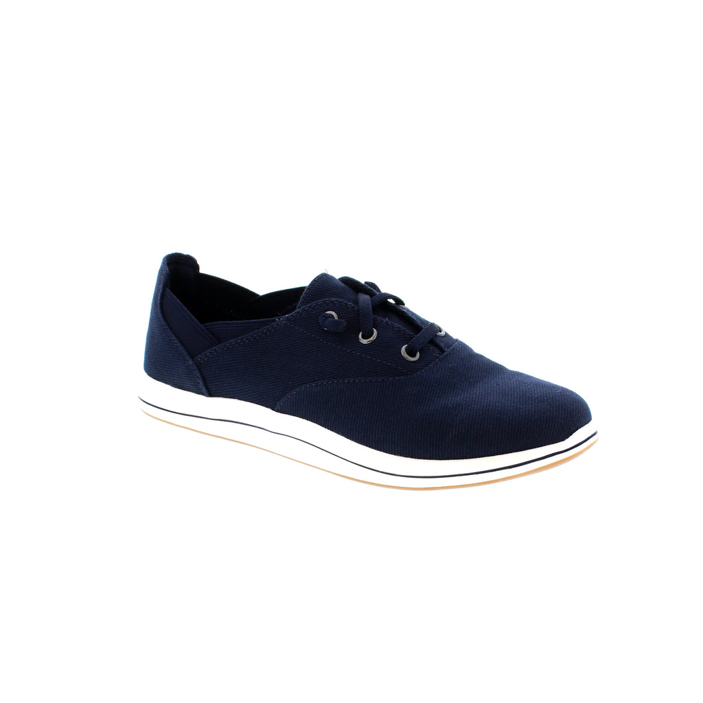 The Clarks Breeze Ave II shoe is designed to provide lasting comfort and style. The shoe is perfect for everyday wear, featuring a textile upper, a super-soft, machine-washable footbed, and a lightweight TPR sole. Its flexible sole ensures a comfortable step.