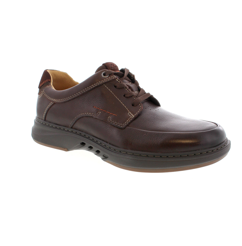 Discover the perfect balance of style and comfort with Clarks Un Briley Lace. Crafted with Unstructured® leather and a contoured footbed, it provides premium support for all-day wear. The lightweight midsole and rubber outsole ensure stability and breathability, perfect for any occasion. Upgrade your footwear with this heritage silhouette.