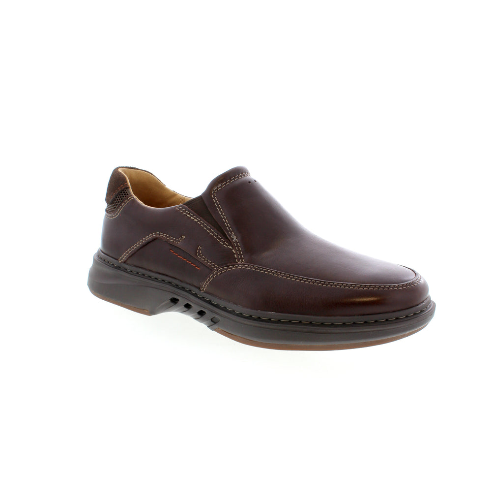 Discover the perfect balance of style and comfort with Clarks Un Briley Step. Crafted with Unstructured® leather and a contoured footbed, it provides premium support for all-day wear. The lightweight midsole and rubber outsole ensure stability and breathability, perfect for any occasion. Upgrade your footwear with this heritage silhouette.