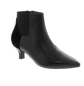 The Clarks Kepley Erin features a pointed toe for a sleek look. Its soft cushioning provides ultimate comfort whether you're dressing up for a date night or spending the day in the office. The flexible outsole and blend of leather and suede uppers make this ankle boot perfect for any occasion.