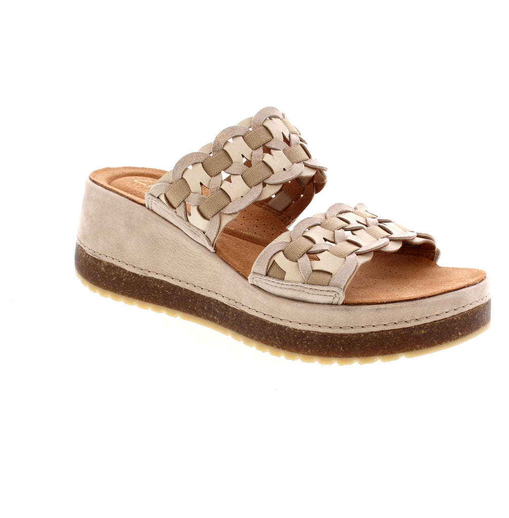 A sandal that makes every step feel as good as it looks, Kassanda Mule combines easy comfort with premium materials. Crafted from shimmery metallic leather, this woven wedge profile features our signature Contour Comfort footbed and a grippy sole to make every move one you can count on – from slow weekends to spontaneous city vacations.