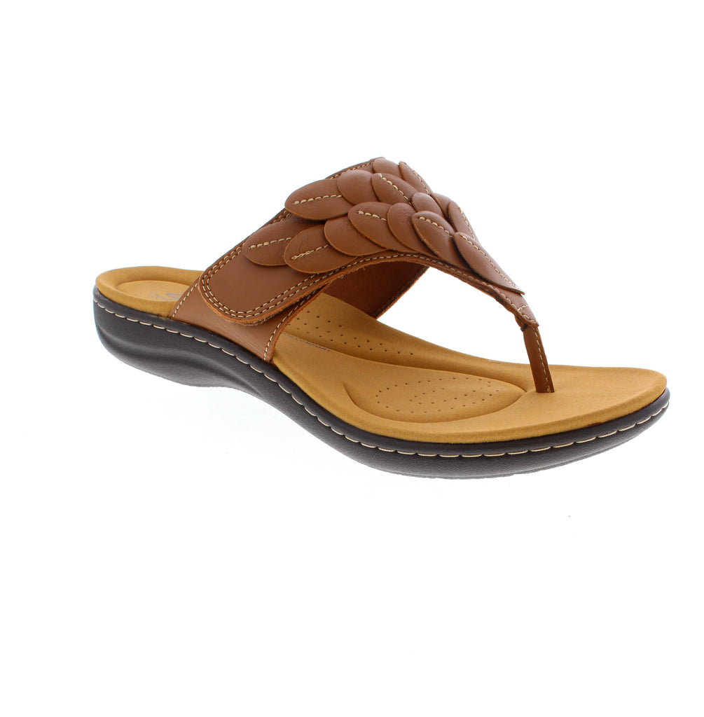 Clarks Laurieann Palm is a versatile casual sandal designed for everyday comfort. This toe post style features a leather upper, foam midsole, and rubber outsole for reliable support