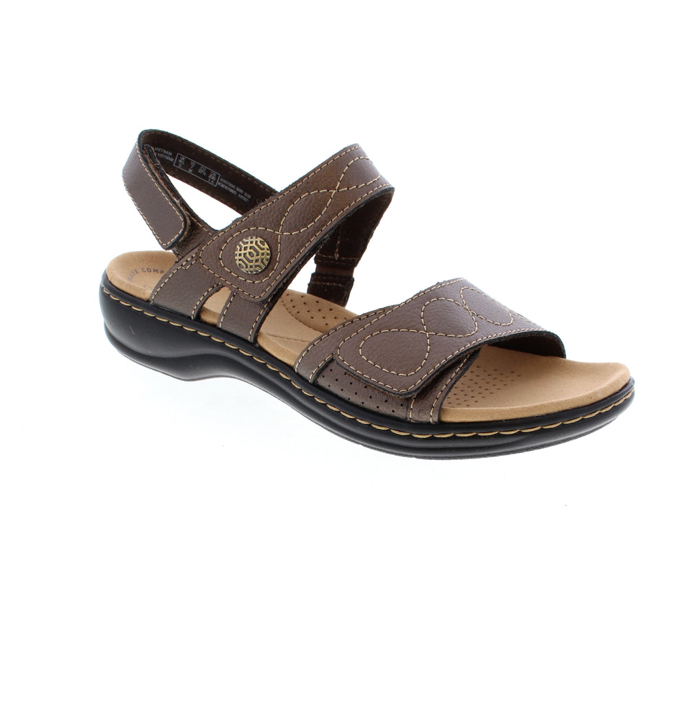 Effortless style meets reliable comfort in the Clarks Leisa Meadow, a versatile sandal that transitions seamlessly from beach days to city strolls. Engineered with a featherweight sole and a generously cushioned footbed, every step feels supported and comfortable no matter where your day takes you.