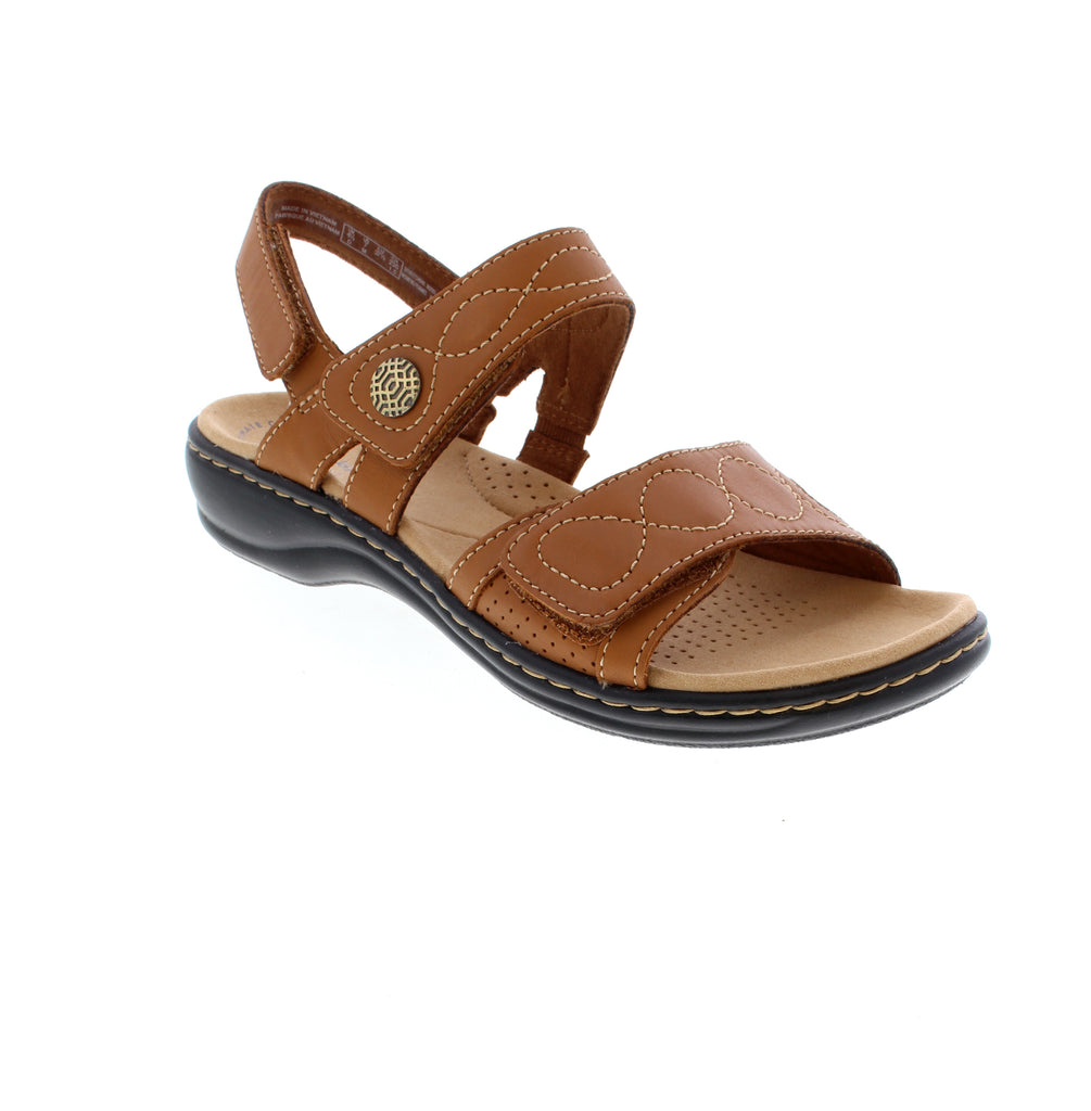 Effortless style meets reliable comfort in the Clarks Leisa Meadow, a versatile sandal that transitions seamlessly from beach days to city strolls. Engineered with a featherweight sole and a generously cushioned footbed, every step feels supported and comfortable no matter where your day takes you