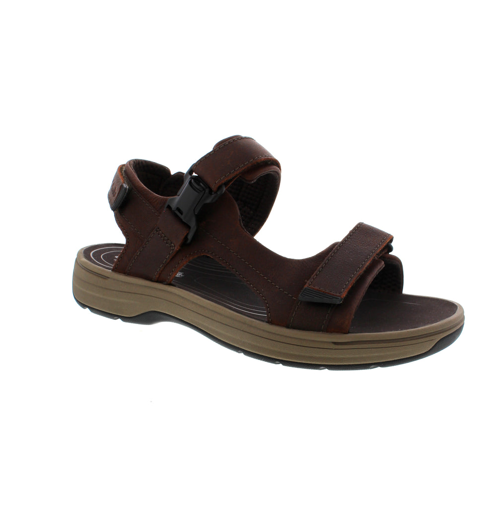 The Clarks Saltway Edge in brown combines timeless design with practical comfort for warm-weather wear. Crafted from quality leather with a nylon lining, this casual sandal features a supportive foam midsole and durable rubber outsole. The microfiber footbed provides cushioning throughout the day, while adjustable velcro and back strap closures ensure a secure, customizable fit.