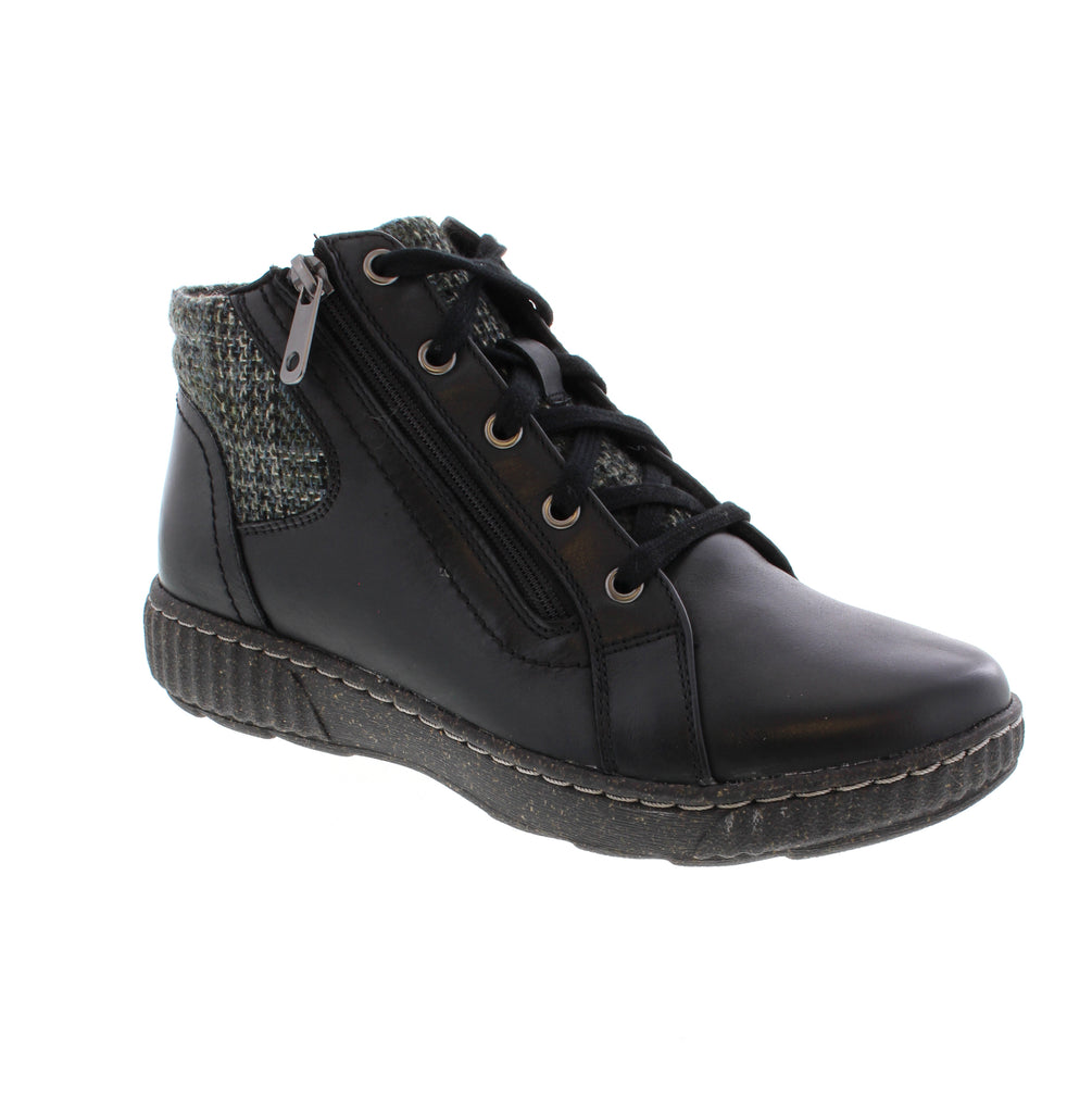 Elevate your everyday style with the Clarks Caroline Fiana, a sophisticated black leather ankle boot designed for comfort and versatility. This flatform boot features a leather upper with microfiber lining and a supportive foam midsole, making it perfect for casual wear from morning to night.