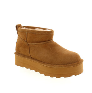 Introducing the Bearpaw Retro Shorty, a modern twist on a classic suede boots. Featuring a sheepskin wool lining for warmth, and BearCoat™ Rain & Stain Repellent for dryness. Stand out with the unique exterior detail and cropped bootie look. Stay stylish and cozy this season.