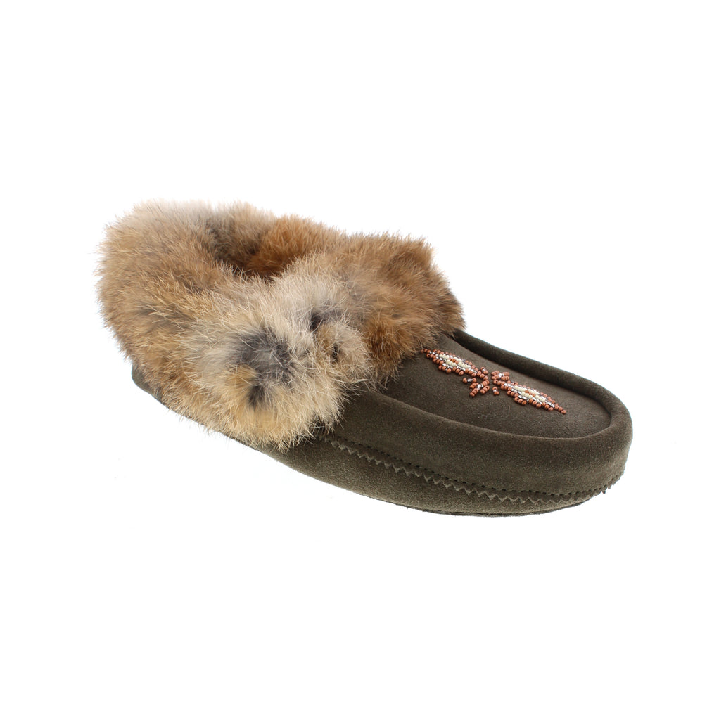 The Manitobah Tipi in Dark Olive features a meticulously beaded suede upper paired with a plush faux fur collar, offering exceptional warmth and sophisticated style. Designed as a slipper moccasin, it ensures easy on-and-off wearability while the durable suede outsole delivers reliable traction and long-lasting performance. This footwear perfectly balances traditional craftsmanship with practical comfort for everyday use