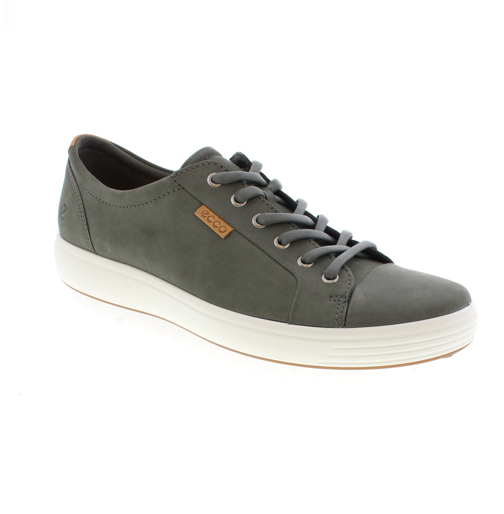 The ECCO Soft 7 sneaker provides a stylish choice that is designed to keep feet fresh and comfortable. With its long-lace closure system, the ECCO Comfort Fibre System, and hard-wearing sole, it offers all-day comfort.