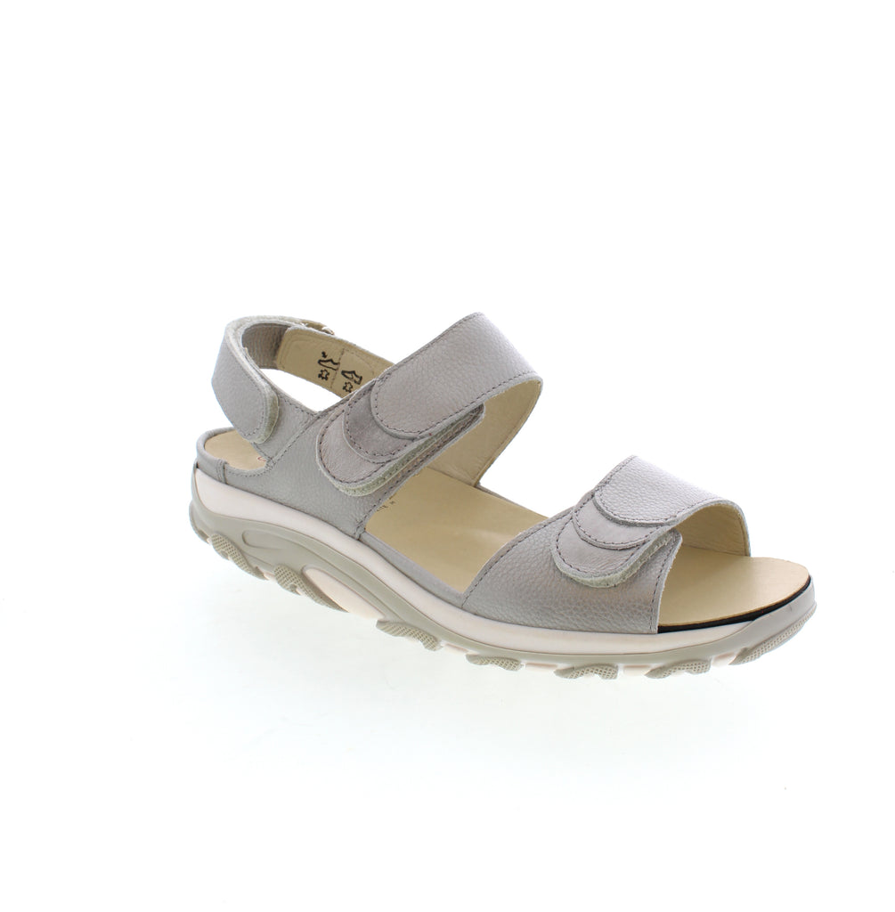 The Waldlaufer Hanni sandals offer both comfort and style for the summer months. The trendy metallic grey color pairs well with many outfits, while the cut-out leather details add a touch of softness to its sporty appearance. With an extremely light sole and removable insole, these sandals offer customizable comfort. The three Velcro fasteners, including one on the heel, make it easy to adjust the fit to your foot.