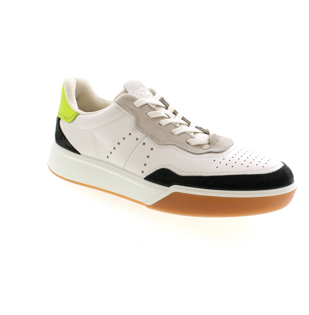 ECCO Street Court 539814 is the ultimate everyday sneaker. Enjoy all-day comfort and style, whether you're grabbing coffee or exploring the city. With its versatile design, this white shoe is perfect for any occasion.