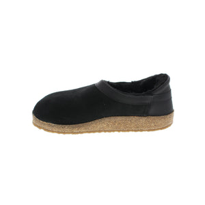 The Haflinger Siberia Slipper provides unbeatable comfort and quality. Featuring a soft suede upper and genuine shearling lining, the anatomically contoured footbed adds arch support and a felt-lined insole which helps to keep your feet dry.